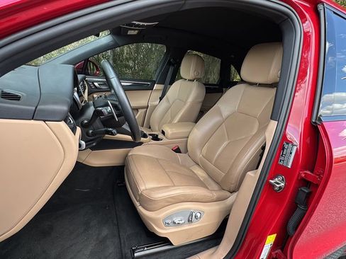 Certified 2023 Porsche Macan w/ Premium Package Plus image 5