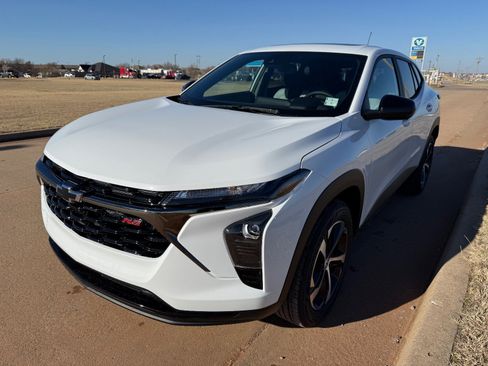 New 2026 Chevrolet Trax RS w/ Sunroof Package image 7