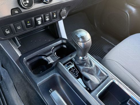 Used 2019 Toyota Tacoma TRD Sport w/ Exterior Package image 25