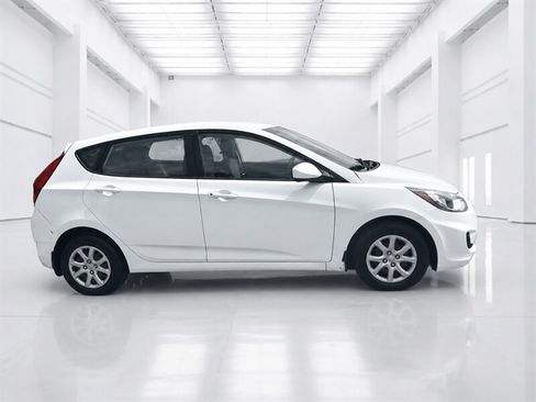 Used 2012 Hyundai Accent GS FWD image 3