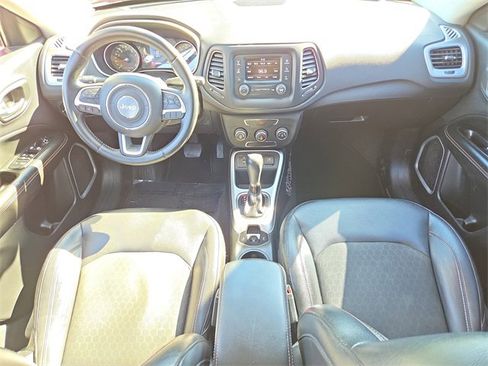 Used 2018 Jeep Compass Latitude image 13