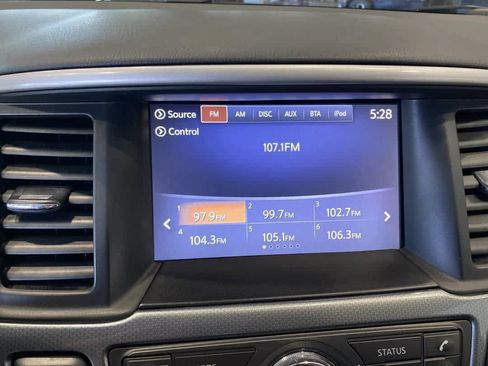 Used 2019 Nissan Pathfinder SL AWD/4WD image 19