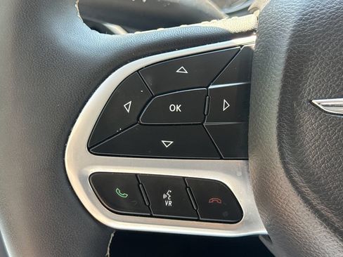 Used 2024 Chrysler Pacifica Touring-L FWD image 30
