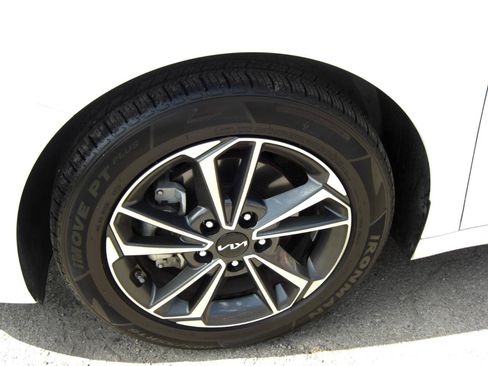 Used 2023 Kia Forte LXS FWD image 4
