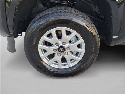 Certified 2025 Toyota Tacoma SR5 AWD/4WD image 21