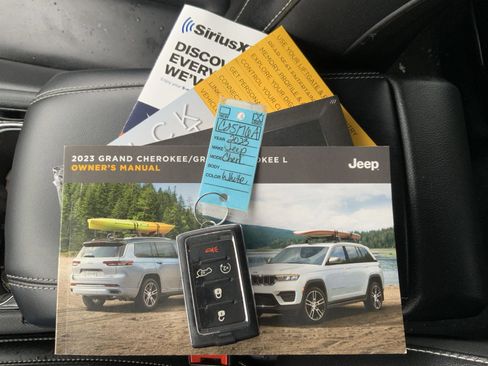 Used 2023 Jeep Grand Cherokee L Limited image 19