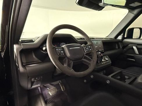 Used 2023 Land Rover Defender 110 V8 AWD/4WD image 5