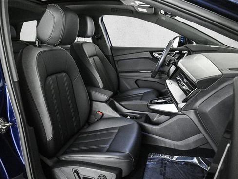 Used 2024 Audi Q4 e-tron Prestige image 22