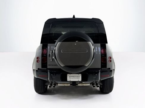 Used 2025 Land Rover Defender 110 X-Dynamic SE image 4