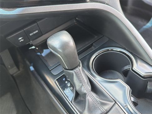 Used 2019 Toyota Camry SE FWD image 16