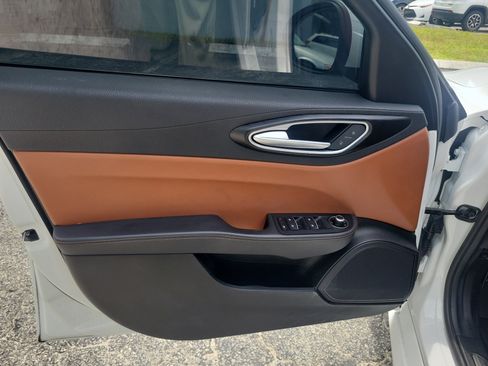 Used 2017 Alfa Romeo Giulia RWD image 19