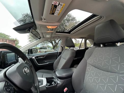 Used 2021 Toyota RAV4 XLE w/ Convenience Package AWD/4WD image 12