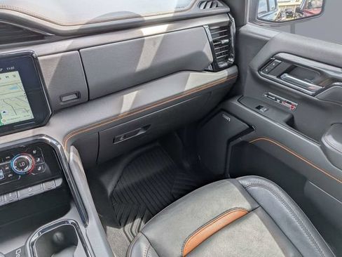 Used 2024 GMC Sierra 1500 AT4 w/ Technology Package AWD/4WD image 16
