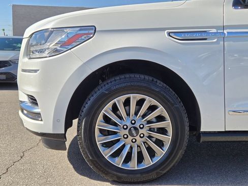 Used 2021 Lincoln Navigator 4WD image 12