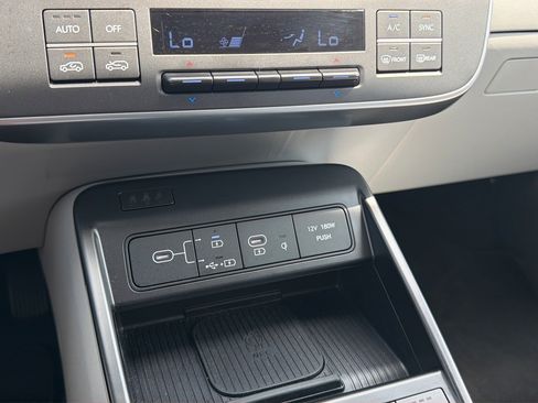 Used 2024 Hyundai Kona Limited AWD/4WD image 24