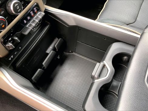 Used 2019 RAM 1500 Laramie AWD/4WD image 17