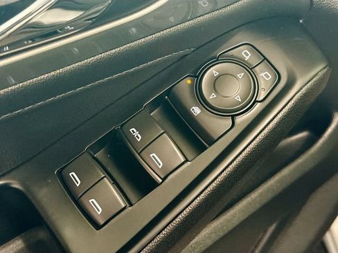 Used 2023 Chevrolet Traverse LT FWD image 18