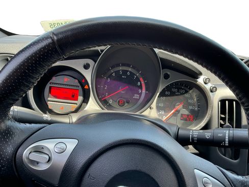 Used 2016 Nissan 370Z Coupe RWD image 12