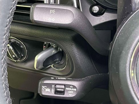 Certified 2023 Porsche Macan AWD/4WD image 39