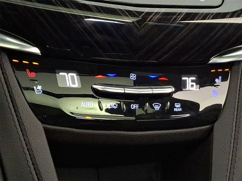 Used 2023 Cadillac XT6 Premium Luxury image 18