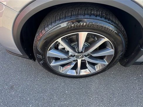 Used 2025 Acura MDX w/ Technology Package image 9