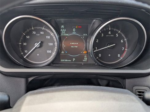 Used 2020 Land Rover Discovery Landmark image 28