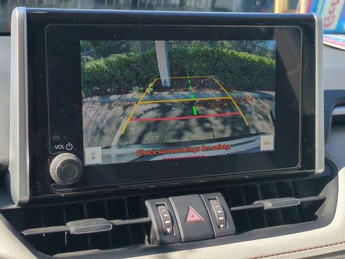 Used 2023 Toyota RAV4 XLE Premium image 21