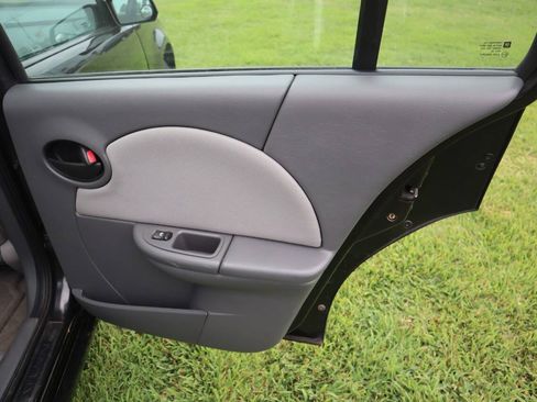 Used 2005 Saturn ION Level 2 w/ Power Pkg FWD image 15