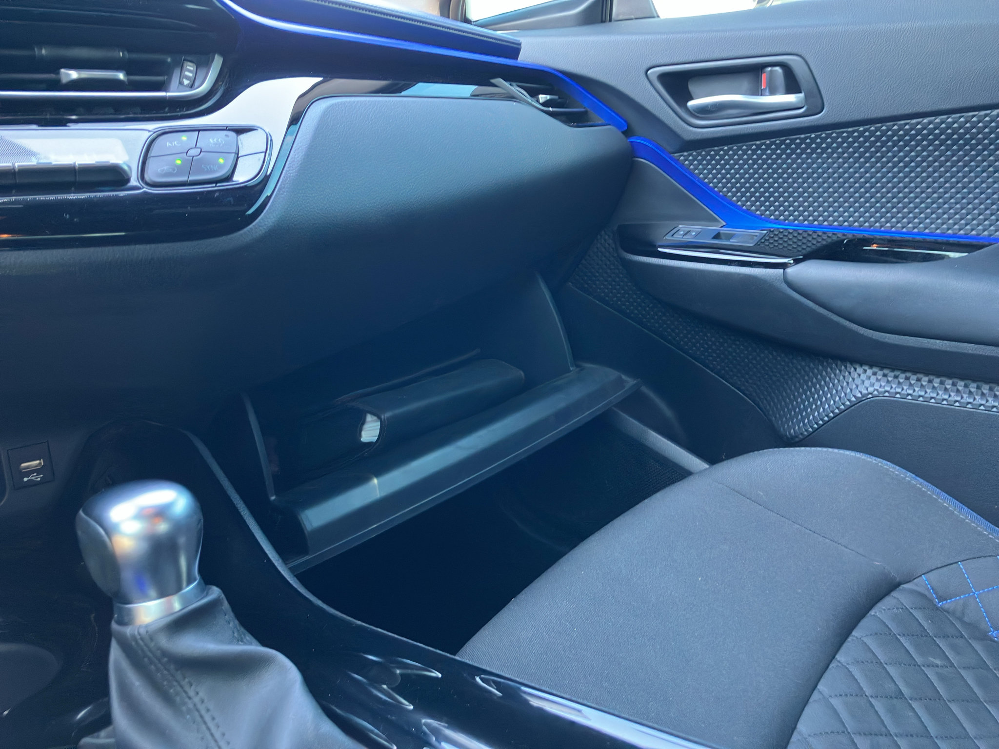 Used 2021 Toyota C-HR XLE FWD image 22