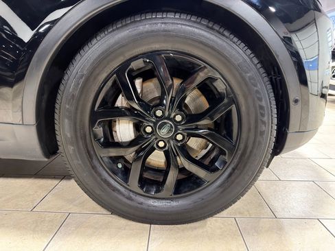 Used 2018 Land Rover Discovery SE image 37