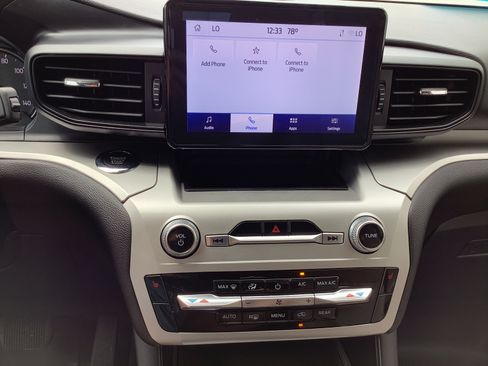 Used 2022 Ford Explorer XLT AWD/4WD image 20