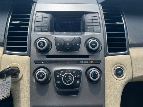 Used 2018 Ford Taurus SE FWD image 12