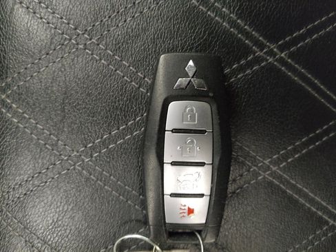 Used 2022 Mitsubishi Outlander SEL AWD/4WD image 32