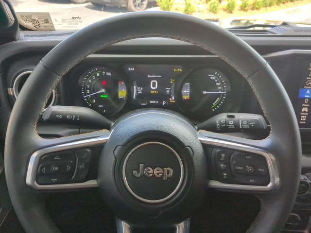 Used 2024 Jeep Wrangler Unlimited Sahara w/ Technology Group AWD/4WD image 30