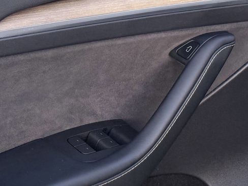 Used 2023 Tesla Model Y Long Range image 10