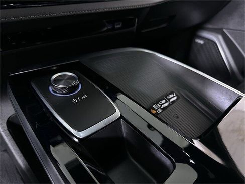 Used 2025 Buick Enclave Sport Touring image 17