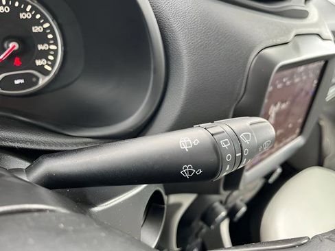 Used 2019 Jeep Renegade Limited w/ UConnect 8.4 Nav Group image 17