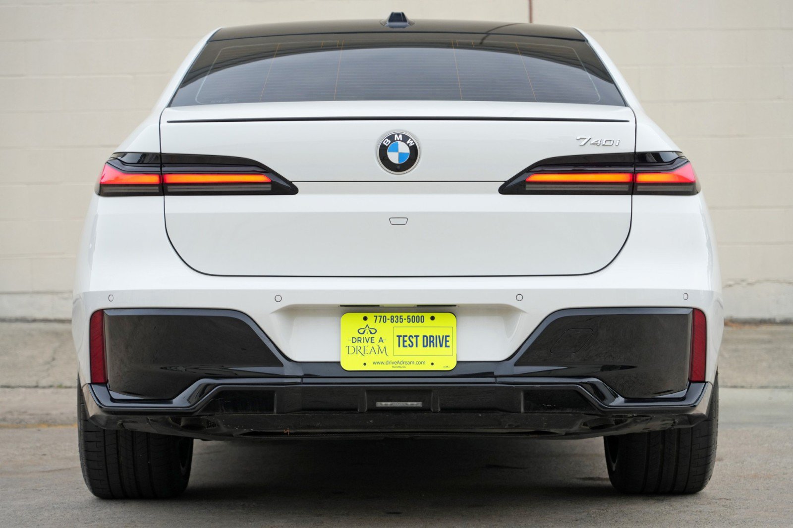 Used 2023 BMW 740i RWD image 11