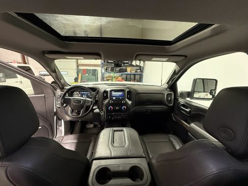 Used 2021 GMC Sierra 3500 Denali AWD/4WD image 17