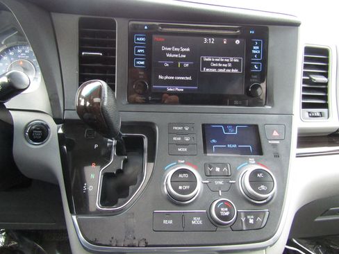 Used 2015 Toyota Sienna XLE w/ XLE Navigation Package image 24