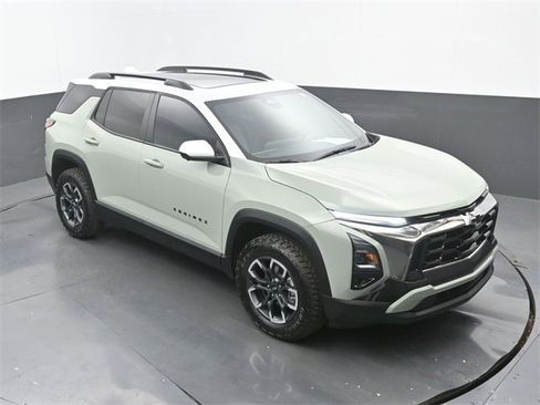 Used 2025 Chevrolet Equinox ACTIV w/ Safety and Technology Package image 28