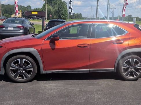 Used 2019 Lexus UX 200 w/ Accessory Package 2 FWD image 5