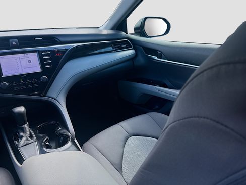 Used 2020 Toyota Camry LE FWD image 21
