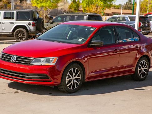Used 2016 Volkswagen Jetta SE image 9