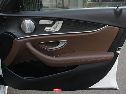 Used 2017 Mercedes-Benz E 300 image 26