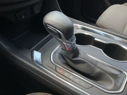 Used 2021 Chevrolet Traverse LS image 32