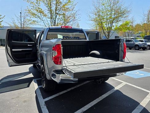 Used 2015 Toyota Tundra SR5 w/ SR5 Upgrade Package AWD/4WD image 28