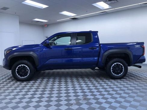 Used 2024 Toyota Tacoma TRD Off-Road image 3