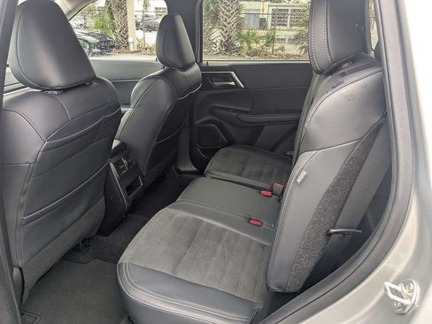 Used 2024 Mitsubishi Outlander SE AWD/4WD image 15