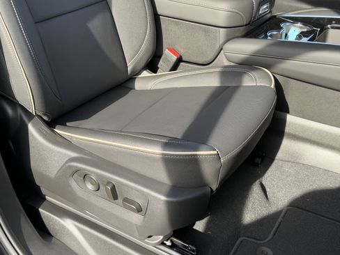 New 2026 Chevrolet Suburban Premier image 21